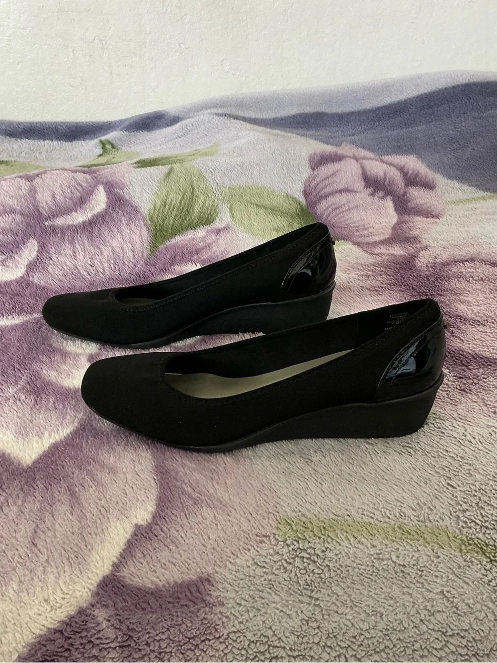 Anne Klein Women’s Wisher Flexible Sporty Wedge Pumps